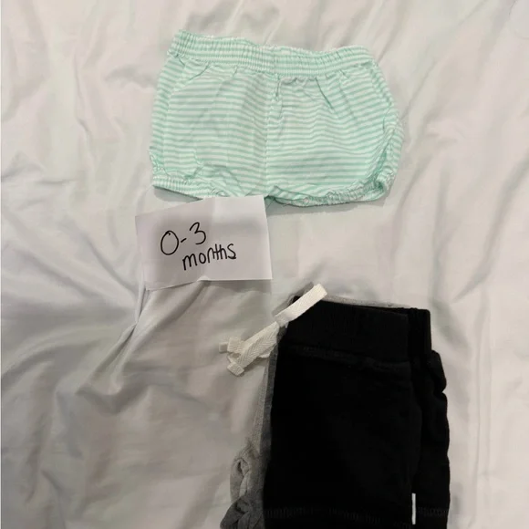 4 PC- Baby boy 0-3 Month Bottoms Bundle - Picture 2 of 2